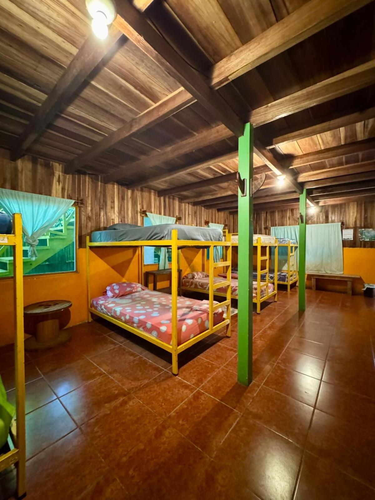 Madre Selva Hostel Puerto Viejo de Talamanca Екстер'єр фото